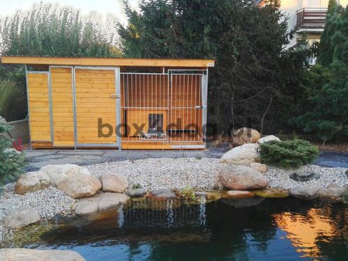 kojec dla psa z drewutnią